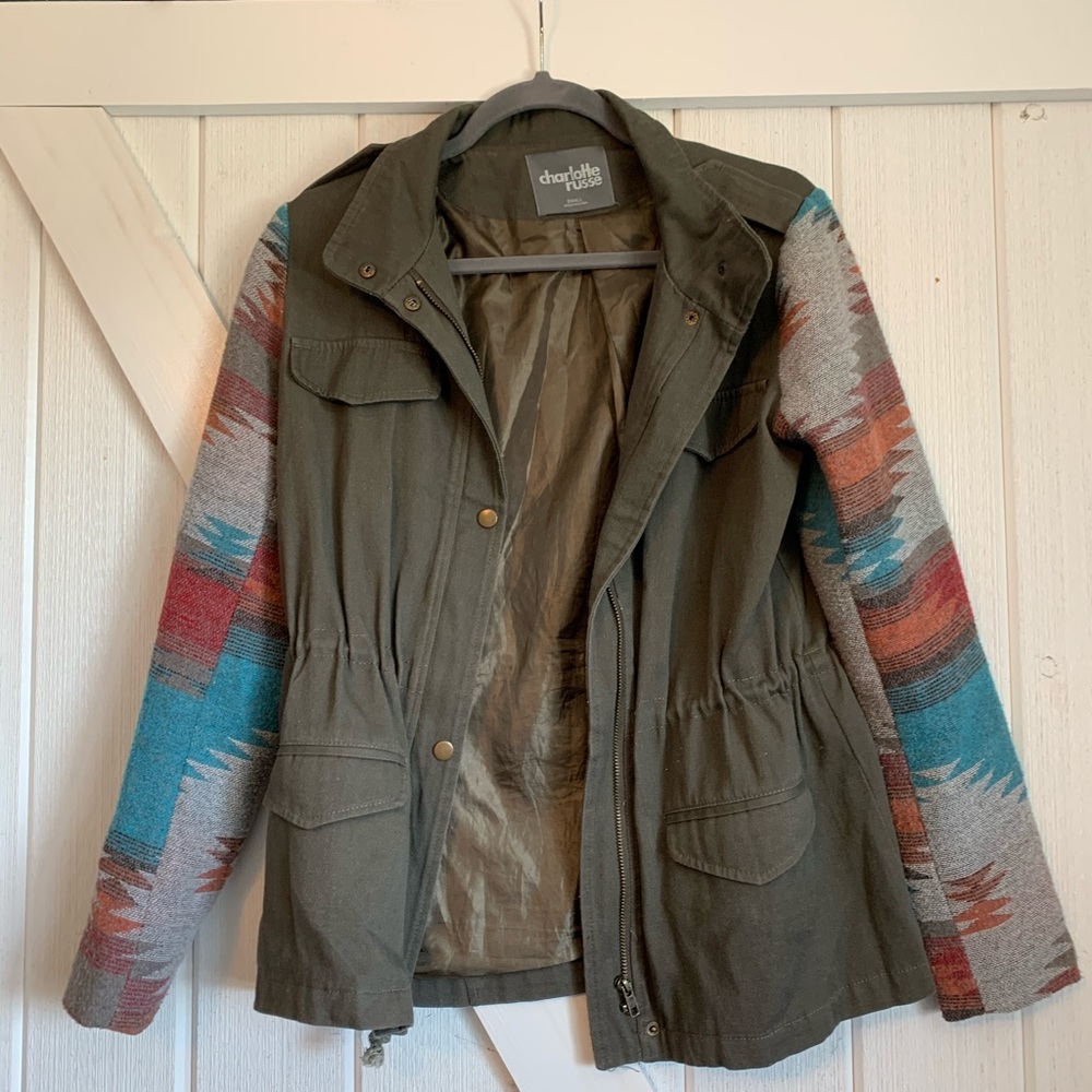 Jacket with pattern sleeve